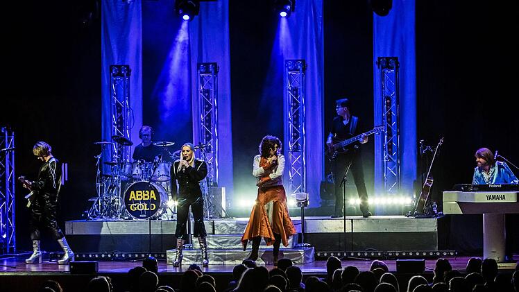 Reichlich Applaus gab es im Coburger Kongresshaus für die Konzert-Show "Abba Gold".Foto: Jochen Berger