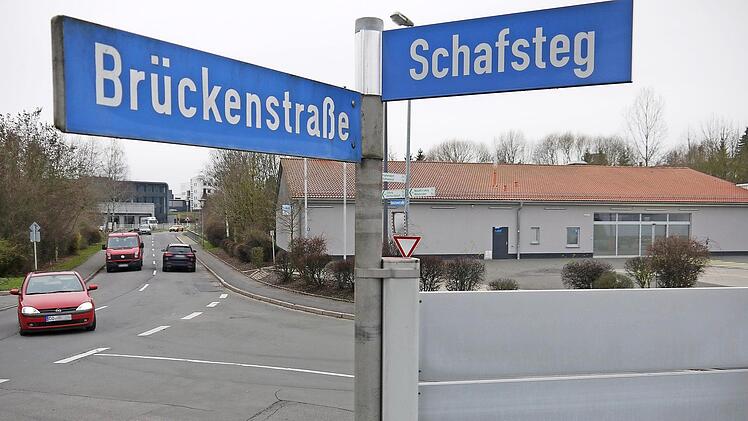 Das alte Rewe-Gelände in Mönchröden gehört jetzt der Stadt. Sie sucht einen Investor für eine neue Nutzung. Foto: Berthold Köhler