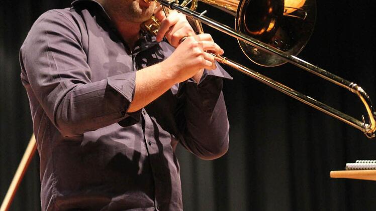 Tomer Maschkowski brillierte bei dem ziemlich unbekannten Concertino F-Dur für Bassposaune und Orchester von Ernst Sachse und begeisterte mit samtweichem Ton. Foto: Sonja Adam
