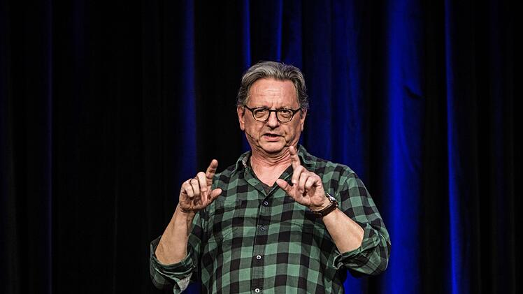 Mit saeinem Programm "Deppenmagnet" gastierte Günter Grünwald im Coburger Kongresshaus.Foto: Jochen Berger