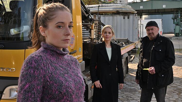 Was hat Jana Hellwig (Rosa Falkenhagen, links) vor Otto Garber (Florian Martens) und Linett Wachow (Stefanie Stappenbeck) zu verbergen?