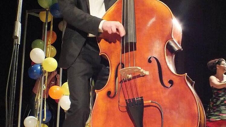 Der Bassist des Jens-Wimmer-Trios