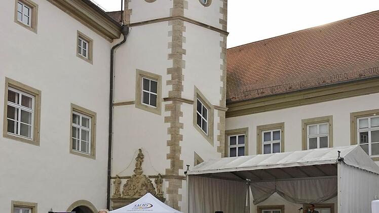 Der Schlosshof lud zum Verweilen ein.