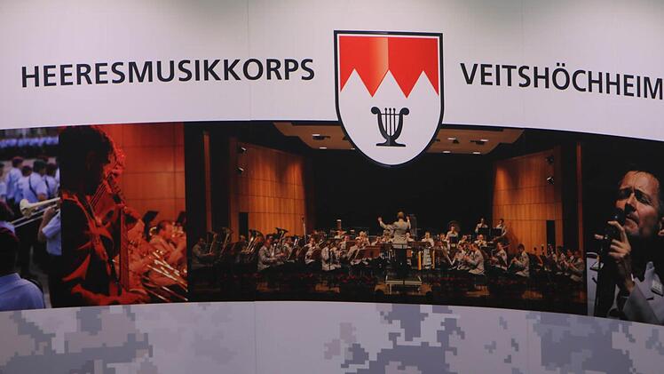 Impressionen vom Auftritt des Heeresmusikkorps Veitshöchheim in der Sporthalle der PestalozzischuleFoto: Jochen Berger
