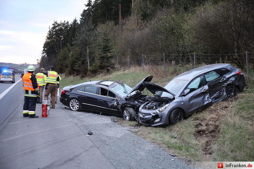 A9: 35-Jähriger verliert Kontrolle über sein Auto und kollidiert mit Anhängergespann