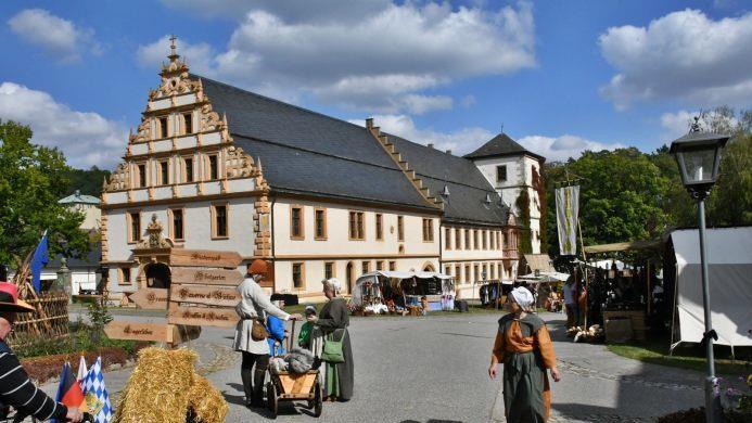 Mittelalterliches Flair wohin man schaute. Am Wochenende wurde in Maria Bildhausen das Rad der Zeit zurück gedreht. Hanns Friedrich