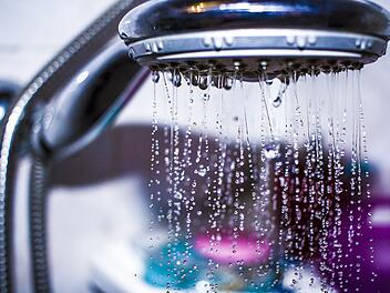 Ist das Pinkeln unter der Dusche erlaubt? inFranken.de hat nachgeforscht und überraschende Antworten entdeckt.