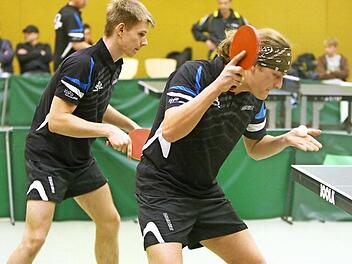 Daniel Hofmann (links) und Stefan Schirner (rechts) waren in der abgelaufenen Saison die erfolgreichsten Rugendorfer. Am Samstag erwarten sie zum Saisonauftakt den TV Erlangen. Foto: Monika Limmer