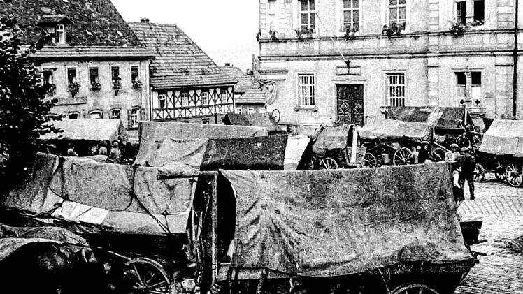 So kamen 1939 evakuierte Leute aus der Pfalz mit ihren Pferdefuhrwerken in Eltmann an. Foto: Archiv Ludwig Leisentritt