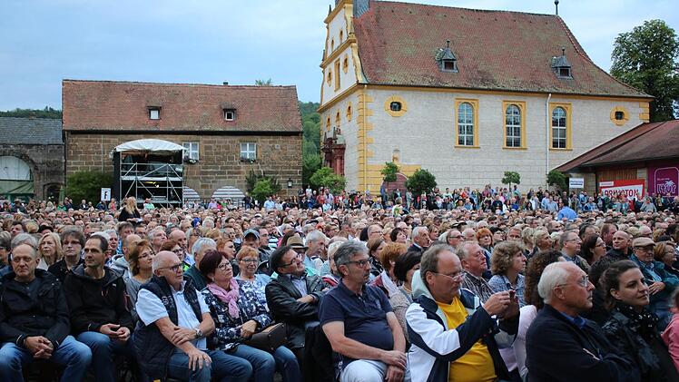 Die meisten der echten Fans hatten natürlich doch Gefallen an der Begegnung mit ihrem Idol.Foto: Johanna Eckert