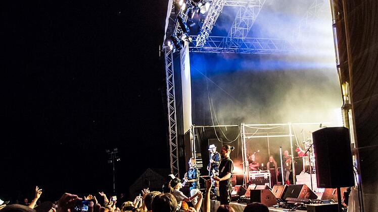 Seiler & Speer begeisterten das Publikum im Schlosshof von Tambach. Foto: Jochen Berger