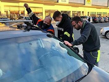 Höchstadt: Baby allein in Auto eingesperrt - Tür verriegelte sich von selbst