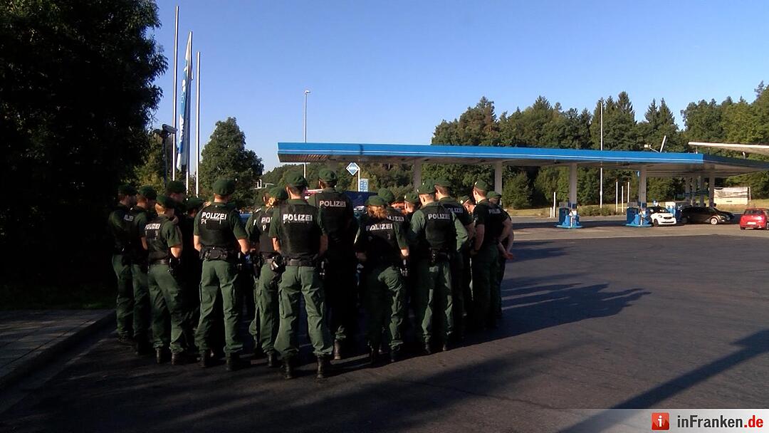 Heckenschütze feuert auf fahrende Autos bei Schnaittach