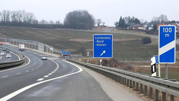 Auf diesem Gelände an der Autobahn bei Kösten wollte die Genossenschaft Neue Energie Obermain (NEO) eine Freiland-Solaranlage mit 2,5 Hektar Fläche errichten. Der Stadtrat lehnte dies ab.