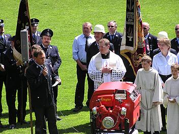 Ein Meilenstein der jüngeren Geschichte der Feuerwehr Obererthal war die Einweihung der neuen Tragkraftspritze, die mittlerweile schon zu vielen erfolgreichen Einsätzen gekommen ist. Foto: Feuerwehr