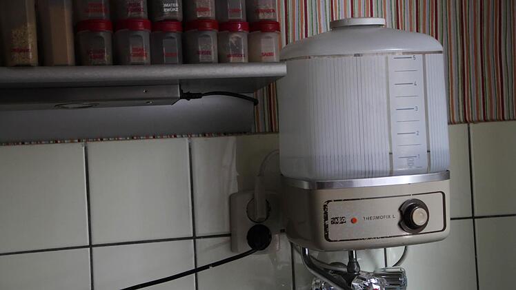 Die Warmwasserversorgung in der Küche funktioniert über einen Boiler. Foto: Ulrike Müller