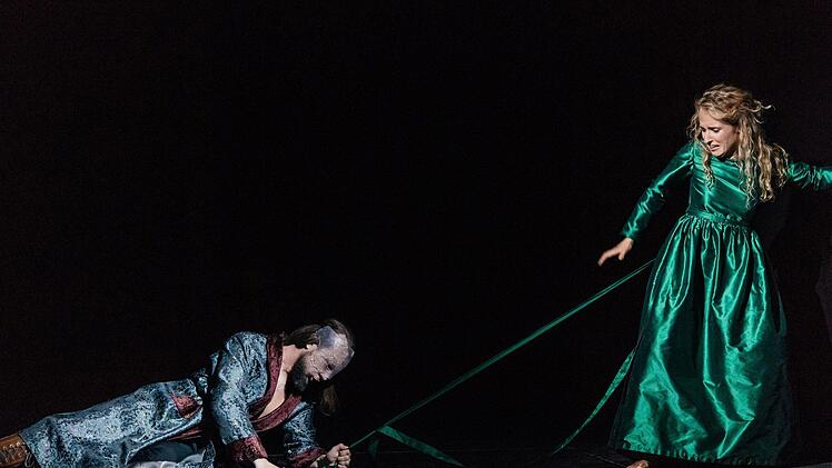 "Die Zauberflöte": Philipp Westerbarkeis Neuinszenierung von Mozarts Oper eröffnete die Spielzeit 2018/2019 am Landestheater Coburg.Foto: Sebastian Buff