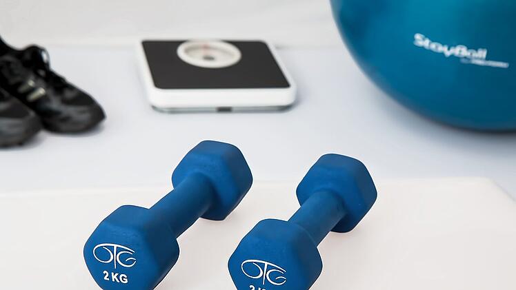 Eine Fitnessroutine sollte langfristig durchgehalten werden.