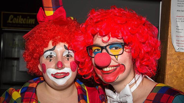 Zahlreiche Clowns feierten das Motto des TVM "So a Zirkus."  Foto: Klaus Gagel