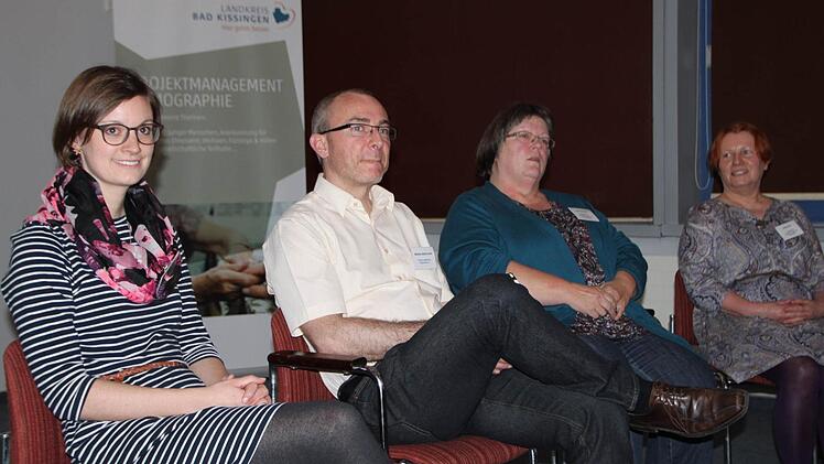 Sie wollen Netzwerker sein: Rebecca Seemann (Gerontopsychiatrische Vernetzung Main Rhön), Matthias Matlachowski (Deutsche Alzheimer Gesellschaft), Ingrid Vorndran und Monika Dürr (Fachstellen für pflegende Angehörige Caritas Bad Kissingen und Juliusspital Münnerstadt). Foto: Ulrike Müller