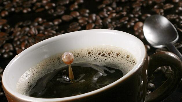 Mehr als 260.000 Tonnen Kaffee werden pro Jahr von den Deutschen konsumiert. Foto: Tobias Hase/dpa