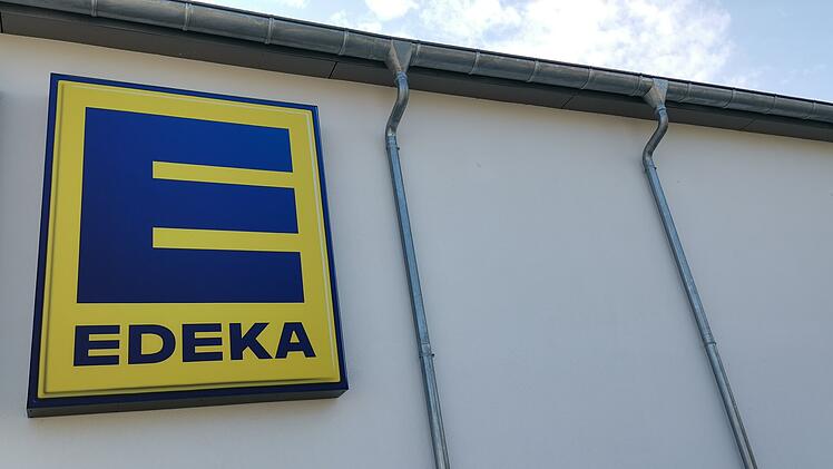 Supermarkt: Logo einer Edeka-Filiale