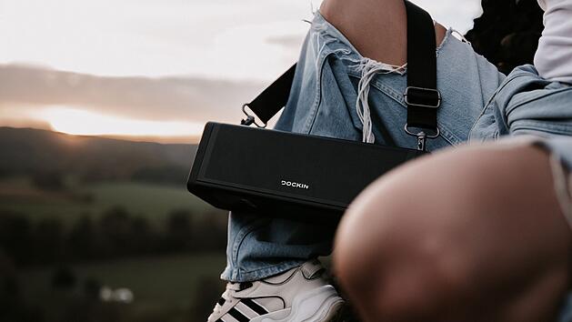 Mit den Produkten von DOCKIN kannst du auch unterwegs beste Klangqualität genießen - sichere dir 20 Prozent zum Black Friday.