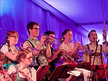 Die "Original Prinz Albert Blasmusik" begeistert beim ersten "OktOPAfest" in Coburg. Fotos: Jochen Berger