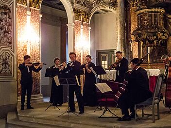 Die Kammerphilharmonie Köln präsentierte beim Konzert in der Coburger Schlosskirche ein populäres Programm von Vivaldi bis Offenbach.Foto: Jochen Berger