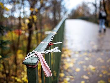 Mann verbrennt unter Brücke in München