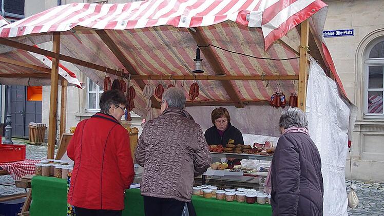 Leckere Wurst gibt es am Stand von Günter Schwämmlein aus Mitwitz-Leutendorf.