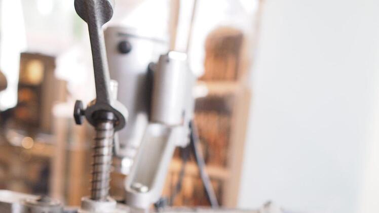 Auch die Graviermaschine trägt dazu bei, aus einem Werkstück einen individuellen Gegenstand zu machen.