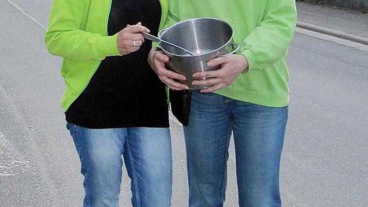 Daniela Schmitt (rechts) und Michaela Link werden an der Kerwa für die Besucher kochen.
