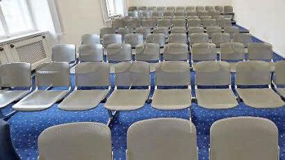 Wenig Platz: Blick in den Schwurgerichtssaal  Foto: Ronald Rinklef