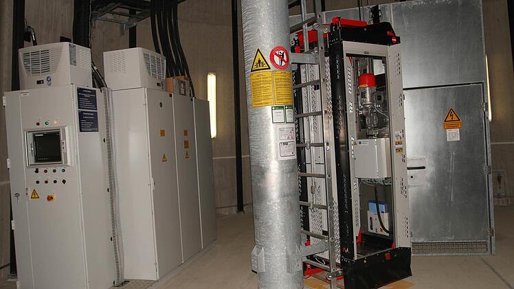 Im Erdgeschoss ist die Technik für Umrichter, Trockentransformator und Schaltanlage untergebracht.Foto: Günther Geiling