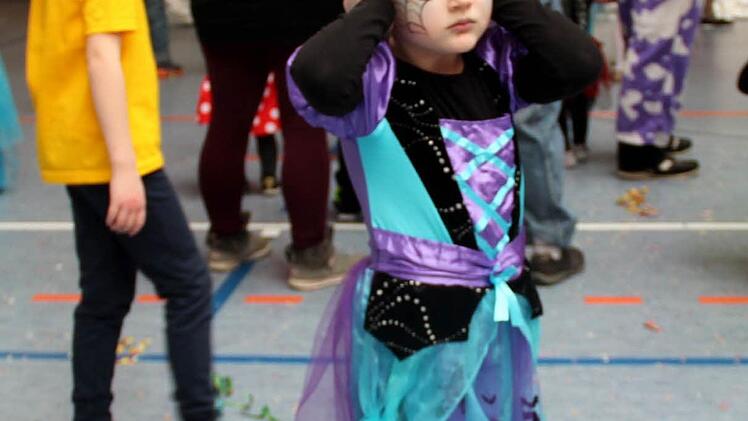 Kleine und große Faschingsnarren feierten beim SC Adelsdorf. Foto: Johanna Blum