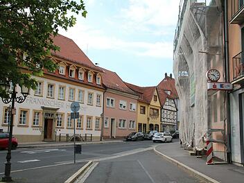 Stück für Stück wird die Altstadt schöner und das gilt nicht nur für Einzeldenkmale. Allerdings wächst wegen des Ensembleschutzes in letzter Zeit der Konflikt zwischen der Innenstadtbelebung und den Auflagen. Foto: Thomas Malz