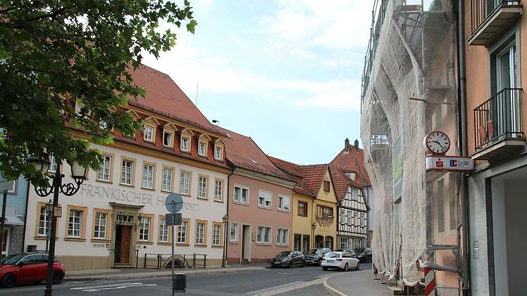 Stück für Stück wird die Altstadt schöner und das gilt nicht nur für Einzeldenkmale. Allerdings wächst wegen des Ensembleschutzes in letzter Zeit der Konflikt zwischen der Innenstadtbelebung und den Auflagen. Foto: Thomas Malz