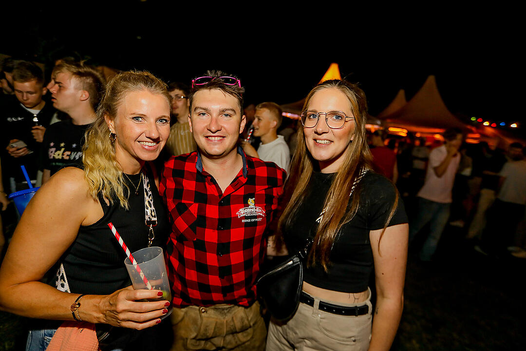 Partyzeltdorf mit 5 Areas!