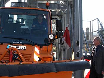 Der Winter kann kommen, die Bad Kissinger Salzsilos sind voll, die Lkw aufgerüstet.  Foto: Edgar Bartl