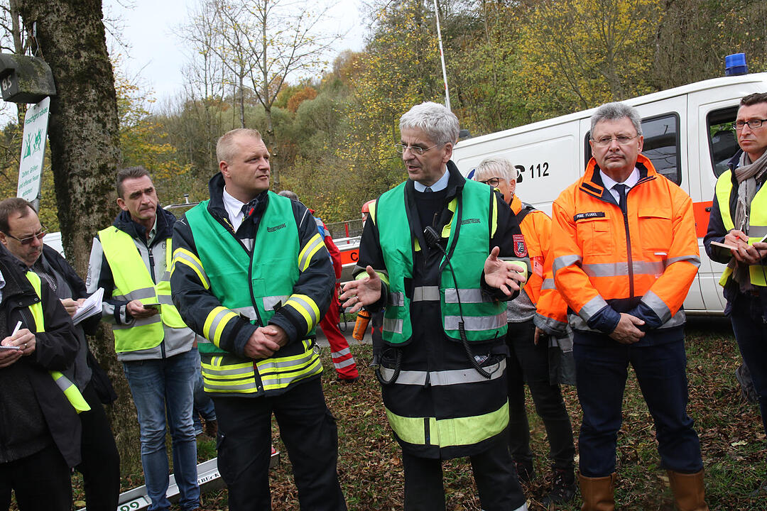 Coburg: Üben für den Ernstfall – Rettungskräfte und Statisten stellen ICE-Katastrophe nach