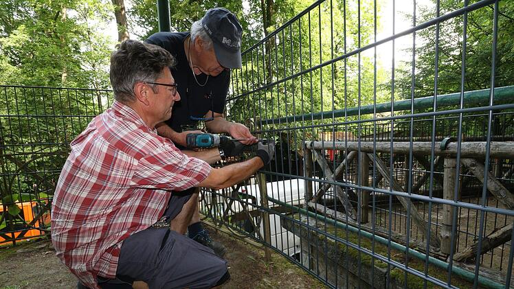 Vor dem diesjährigen Annafest wurden provisorische Sicherheitsgeländer installiert. Foto: Josef Hofbauer/Archiv