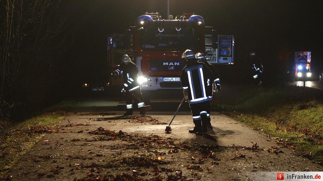 Auto überschlägt sich bei Ellingen