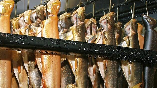 Fische im Räucherschrank Foto: pr.