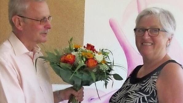 Bürgermeister Gotthard Schlereth verabschiedete Betty Vogler-Bernhardt.  Foto: Wehner