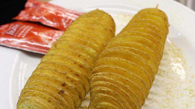 Schmecken fast wie Pommes: Kartoffelspiralen, aufgesteckt auf einem Schaschlik-Spie&szlig;Fotos: Evi Seeger