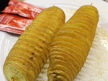 Schmecken fast wie Pommes: Kartoffelspiralen, aufgesteckt auf einem Schaschlik-Spie&szlig;Fotos: Evi Seeger