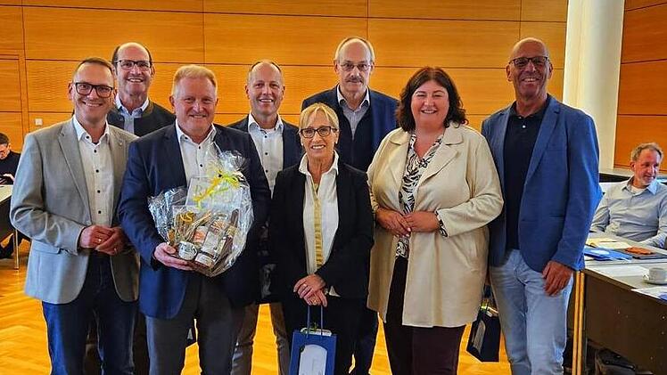 Von links: Mario G&ouml;tz (Landrat Bad Kissingen), Dieter Muth, Matthias Klement, Johannes Krumm, Judith Dekant, Fridolin Zehner, Katja Habersack, Gerd Kleinhenz.