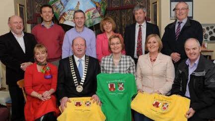 Dagmar Wennmacher (vorne Mitte) mit Bürgermeister und Stadträten