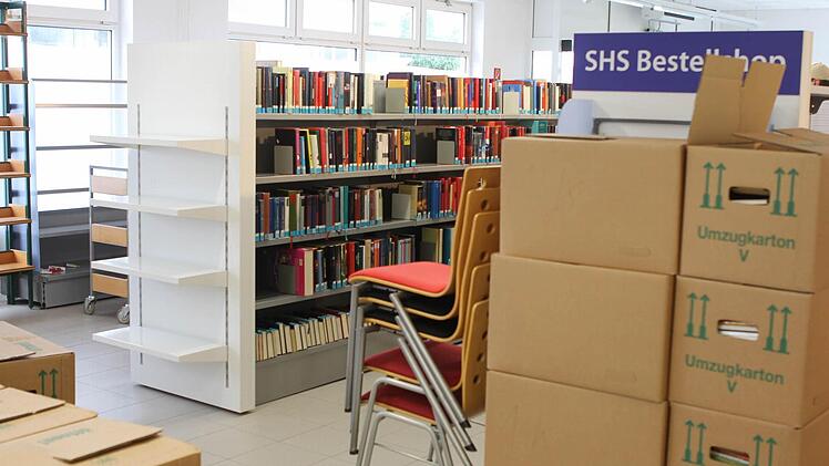Rund 1000 Kisten haben die Mitarbeiter der Kreisbücherei gepackt.